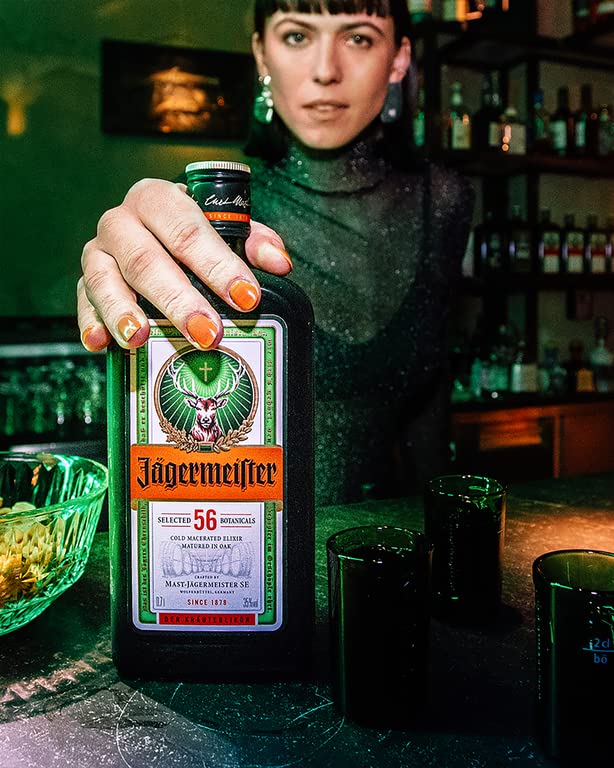 JÄGERMEISTER - Licor de Hierbas 700 ml, con 56 Ingredientes Naturales